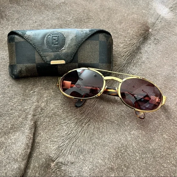 FENDI VTG Aviator Gold Rimmed Oval Logo Singlasses - Picture 1 of 14